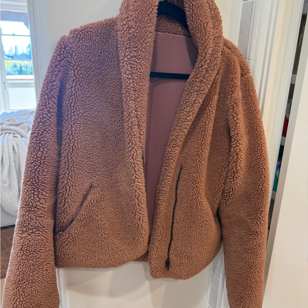 ALO Yoga Women's Tan Sherpa Jacket